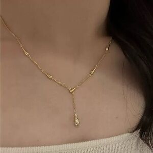 Elegant Gold Necklace by